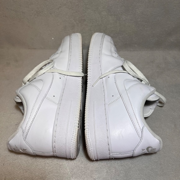 Nike Air Force 1 Men\'s Low Triple White Leather Sneakers Shoe Size 10.5 main image 6
